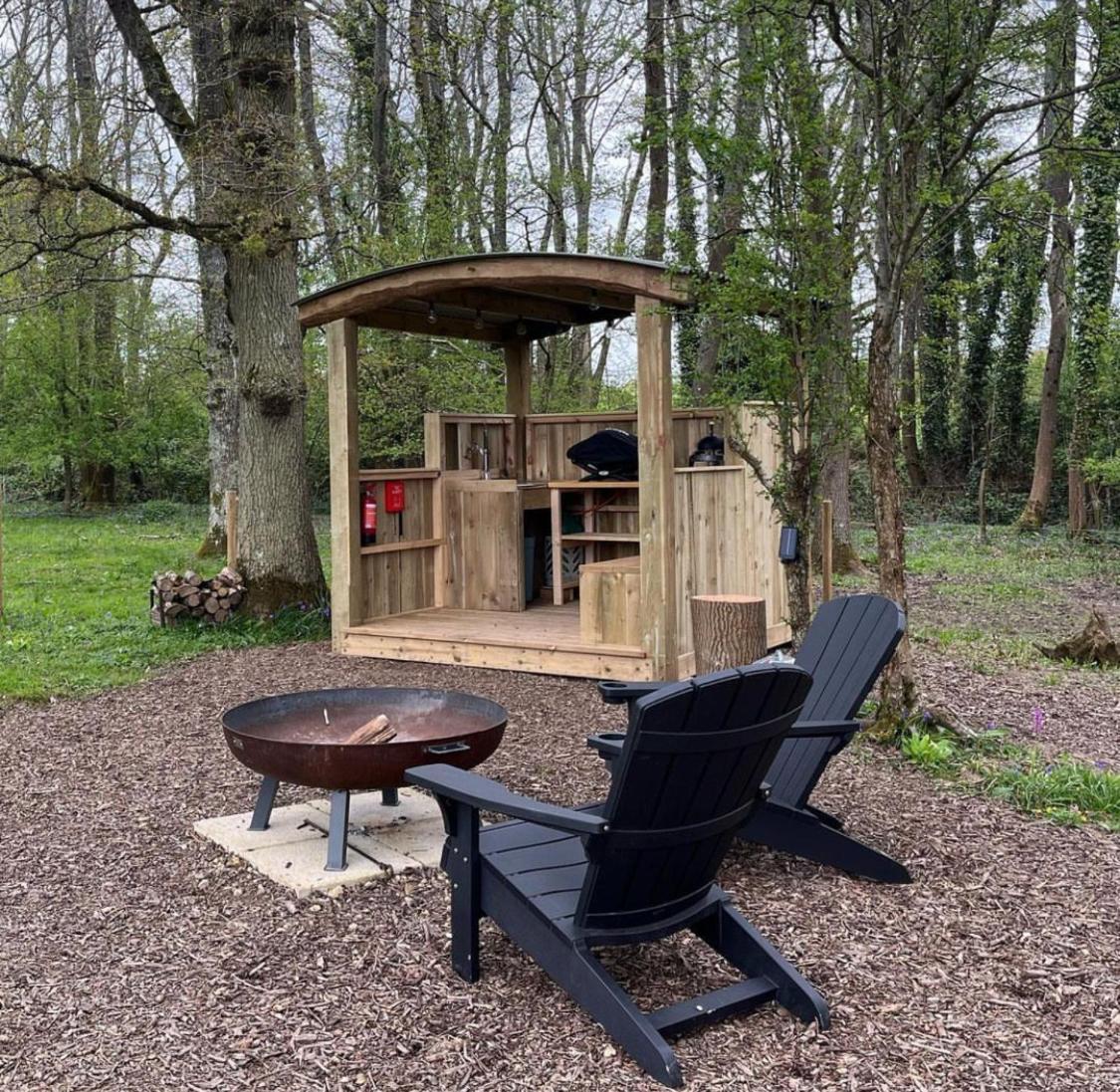 Coachroad Shepherds Huts Petworth Eksteriør billede